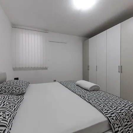 Zenta Apartment *