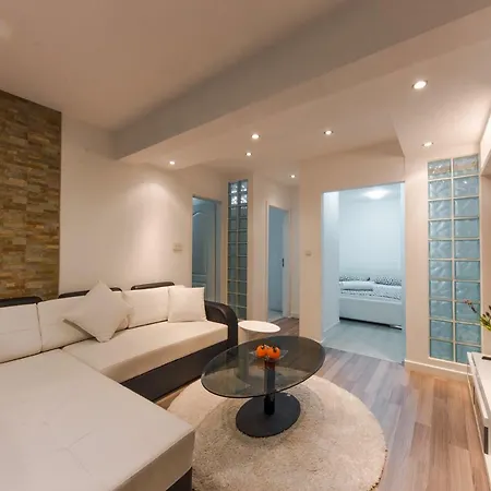 Zenta Apartment *