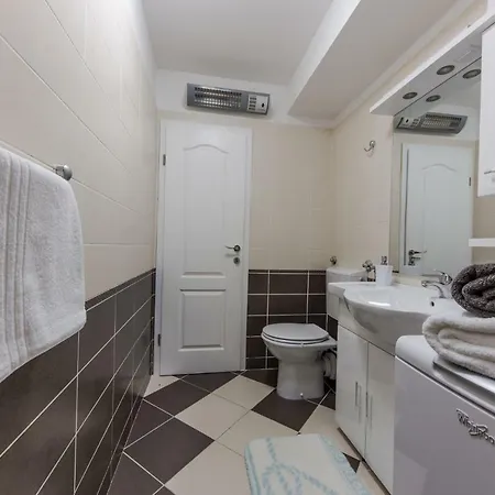 Zenta Apartment *